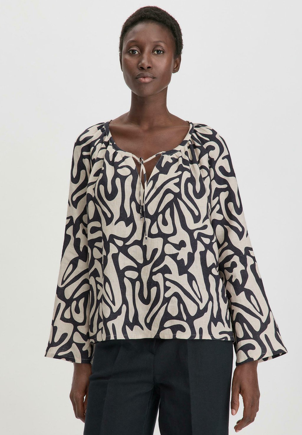 Блуза hessnatur, черный
Блуза hessnatur, черный