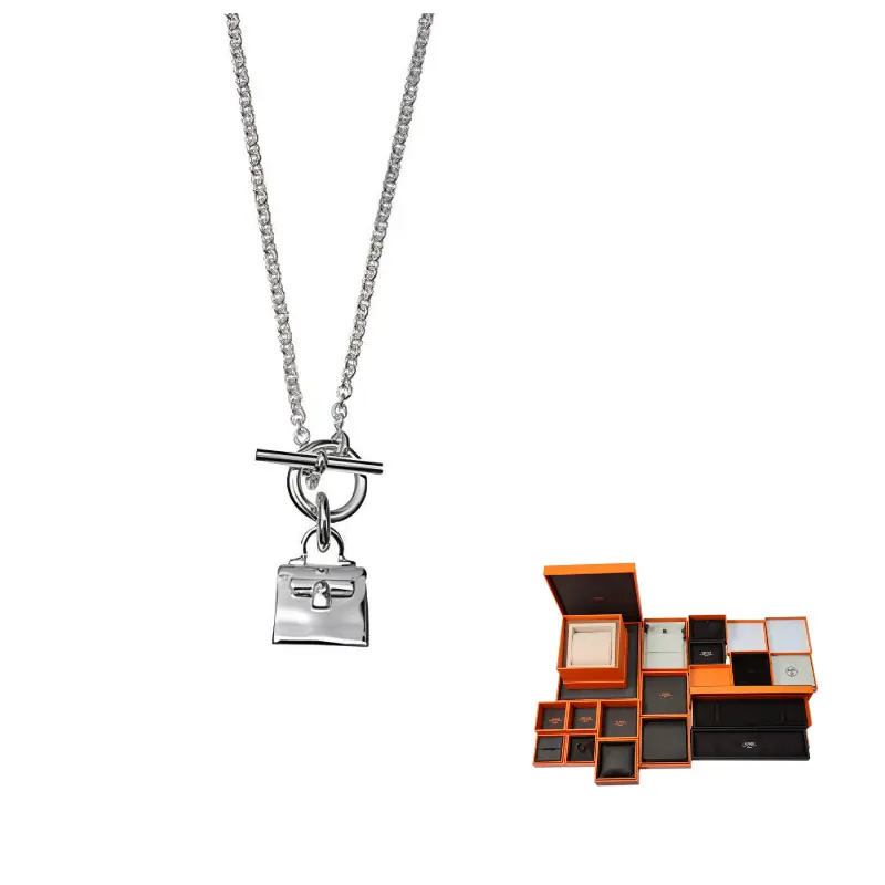 HERMES Кулон Kelly Amulette 925 Sterling Silver для женщин
HERMES Кулон Kelly Amulette 925 Sterling Silver для женщин