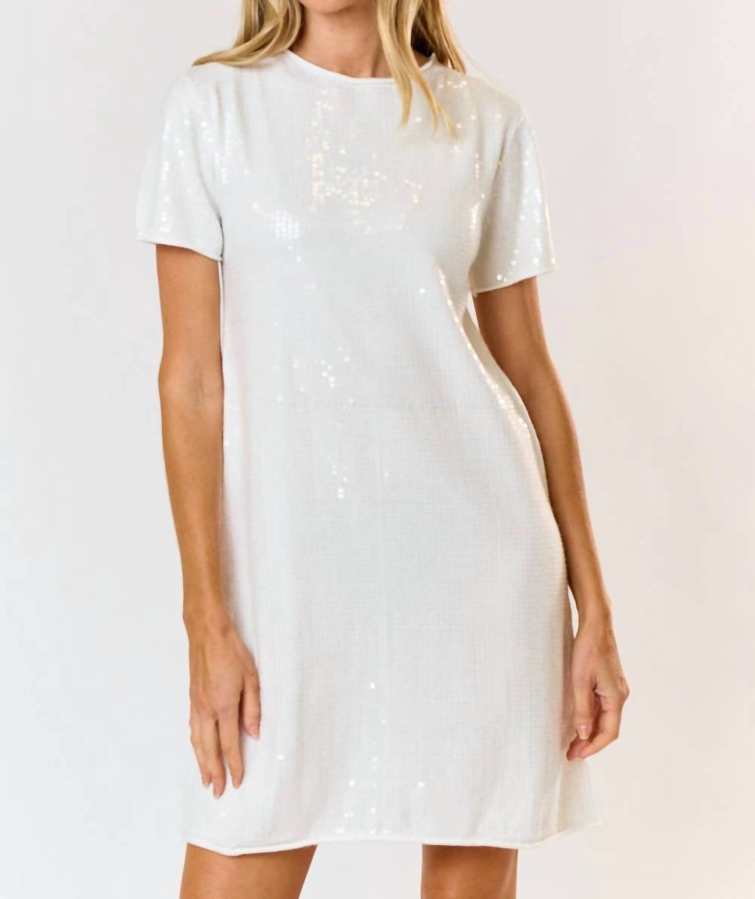 Свитер-платье с круглым вырезом и пайетками в бежевом цвете Lalavon
Свитер-платье с круглым вырезом и пайетками в бежевом цвете Lalavon