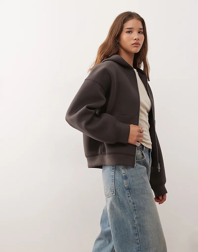 Толстовка Weekday Scarlet свободного кроя на молнии коричневого цвета из ткани в стиле «дайвинг»
Толстовка Weekday Scarlet свободного кроя на молнии коричневого цвета из ткани в стиле «дайвинг»