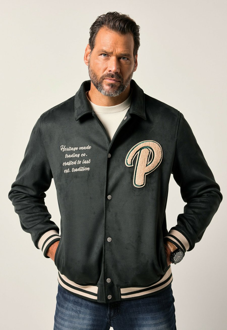 Куртка JP1880 CHEST EMBROIDERY COLOURED CUFFS, Midnight Green/Dark Green
Куртка JP1880 CHEST EMBROIDERY COLOURED CUFFS, Midnight Green/Dark Green