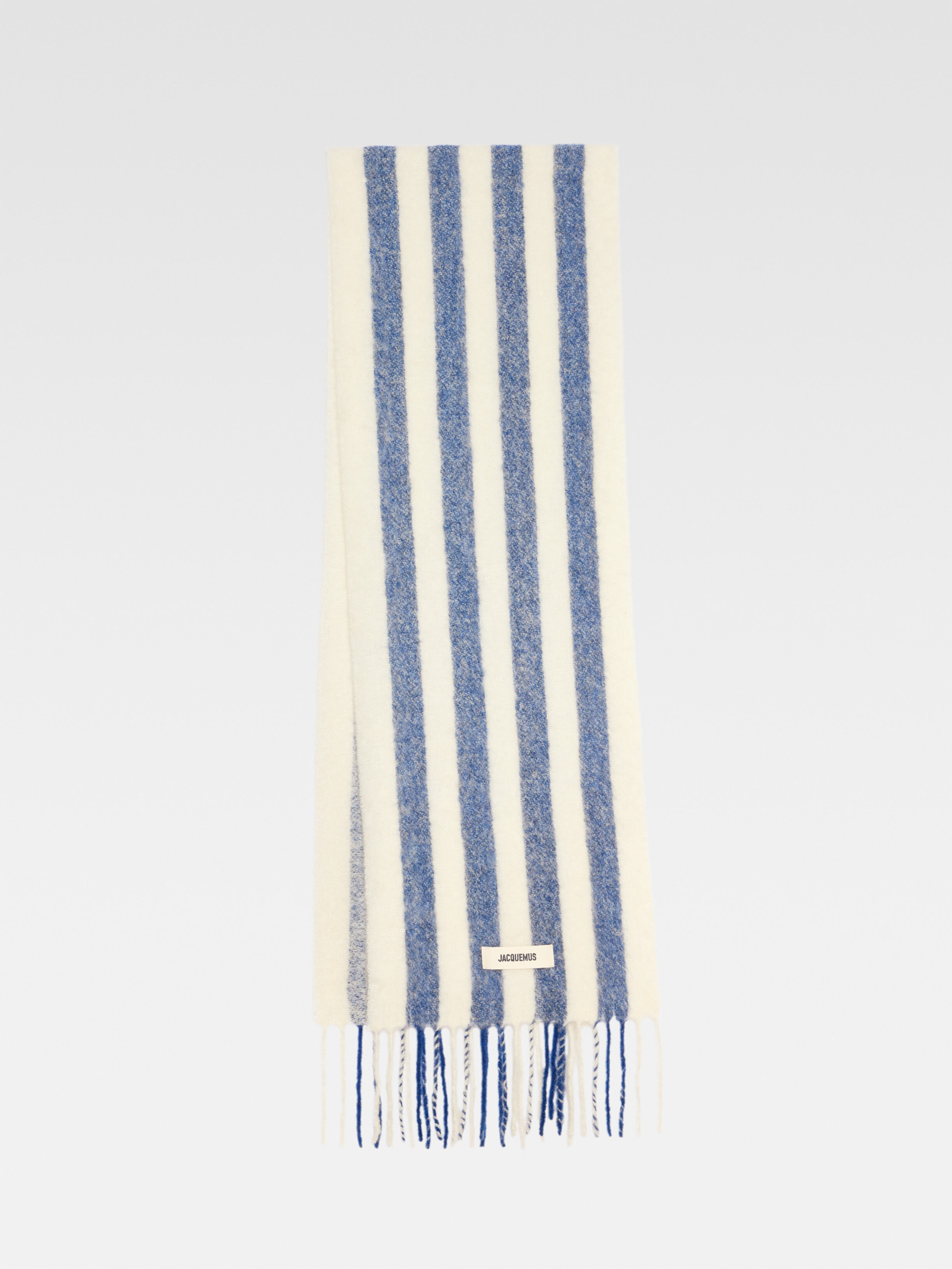 Полосатый жаккардовый шарф JACQUEMUS The Carro scarf, цвет Print White & Blue Stripes
Полосатый жаккардовый шарф JACQUEMUS The Carro scarf, цвет Print White & Blue Stripes
