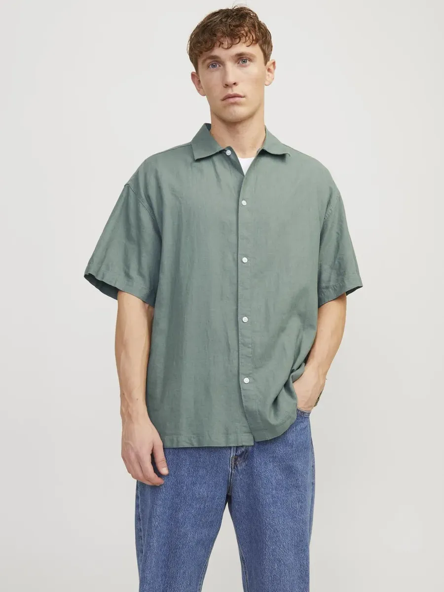 Рубашка Jack & Jones с короткими рукавами "JORFARO LINEN OVERSIZED SHIRT SS SN", цвет Laurel Wreath 
Рубашка Jack & Jones с короткими рукавами "JORFARO LINEN OVERSIZED SHIRT SS SN", цвет Laurel Wreath