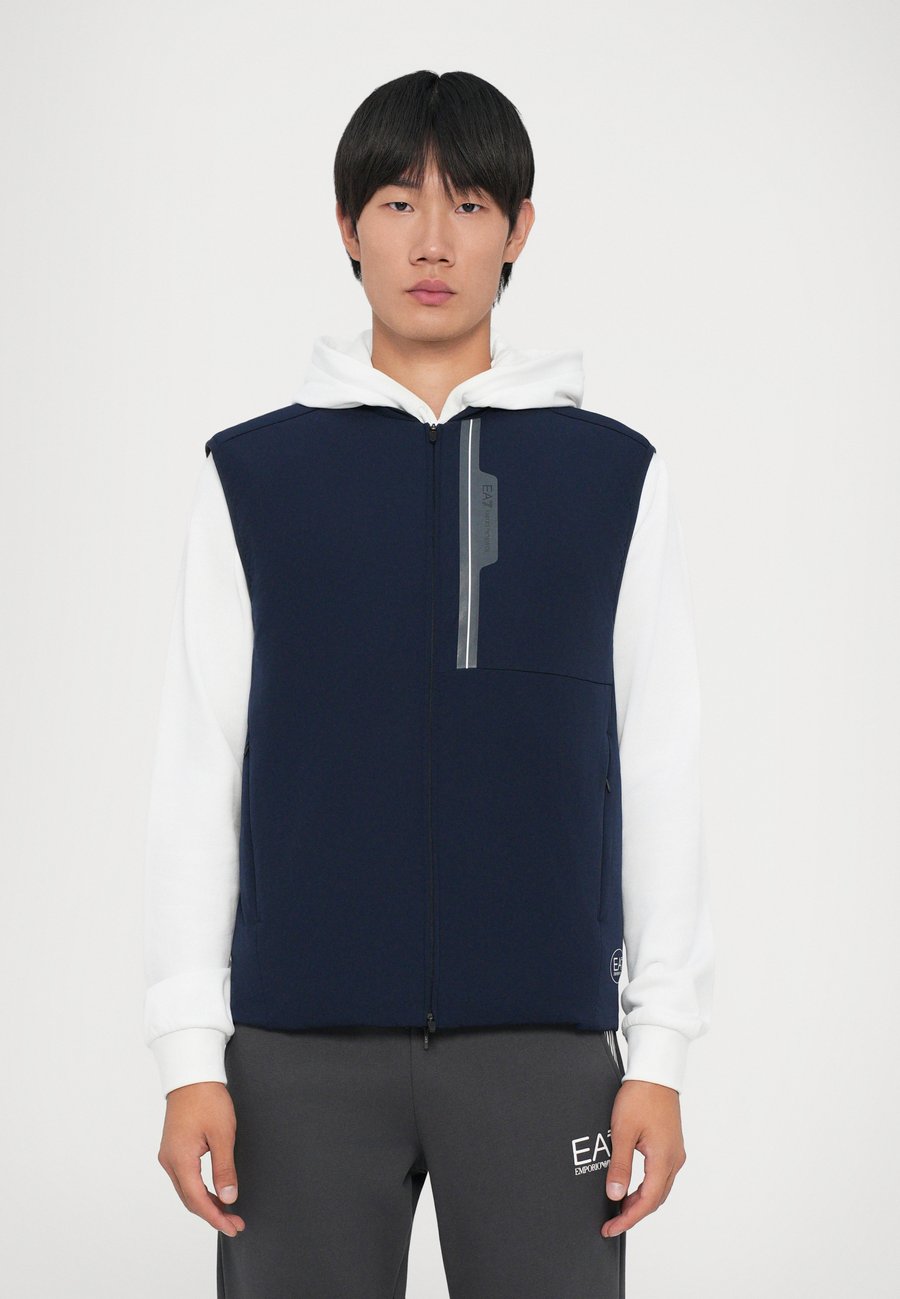 Куртка EA7 Emporio Armani GOLF PRO PADDED, Blue
Куртка EA7 Emporio Armani GOLF PRO PADDED, Blue