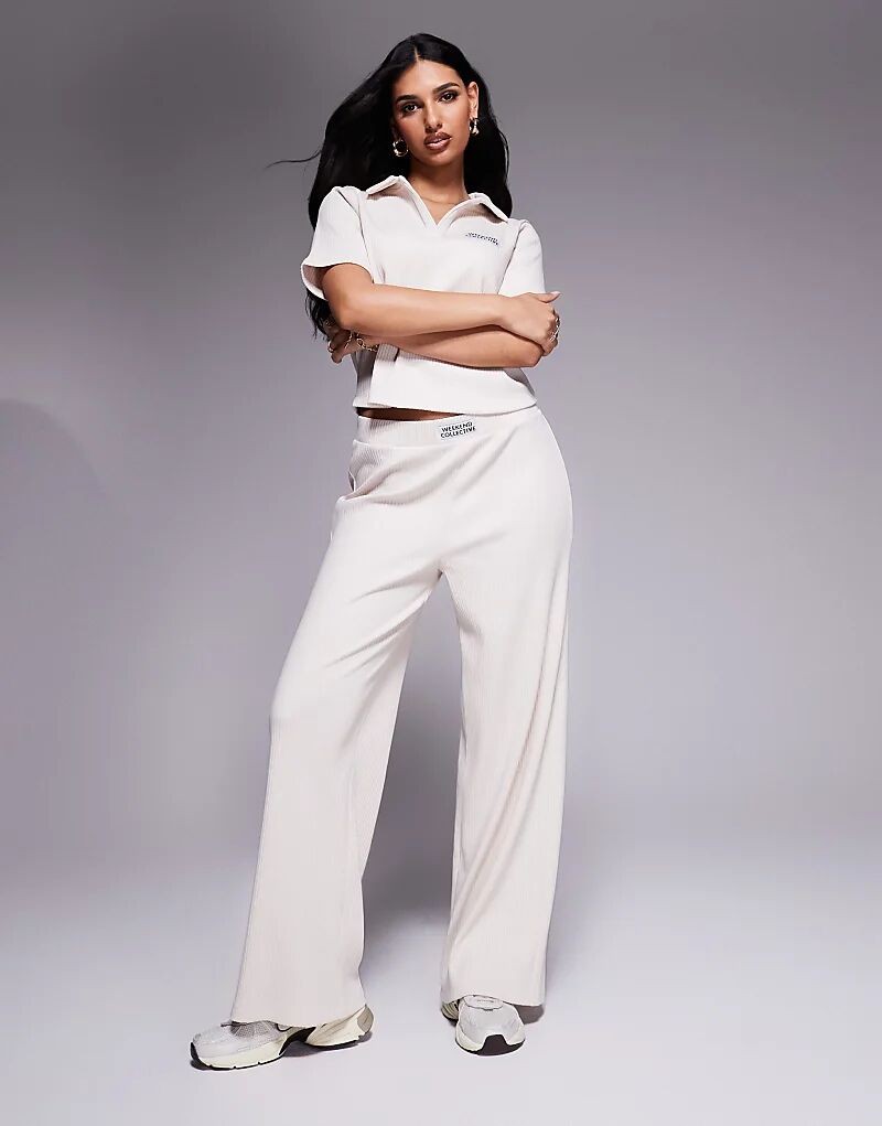 Брюки Weekend Collective широкого кроя в рубчик белого цвета — часть комплекта Asos Weekend Collective
Брюки Weekend Collective широкого кроя в рубчик белого цвета — часть комплекта Asos Weekend Collective