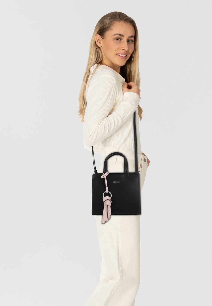 Сумка Picard LEVANTE SHOPPER 21 CM, Schwarz/Black
Сумка Picard LEVANTE SHOPPER 21 CM, Schwarz/Black