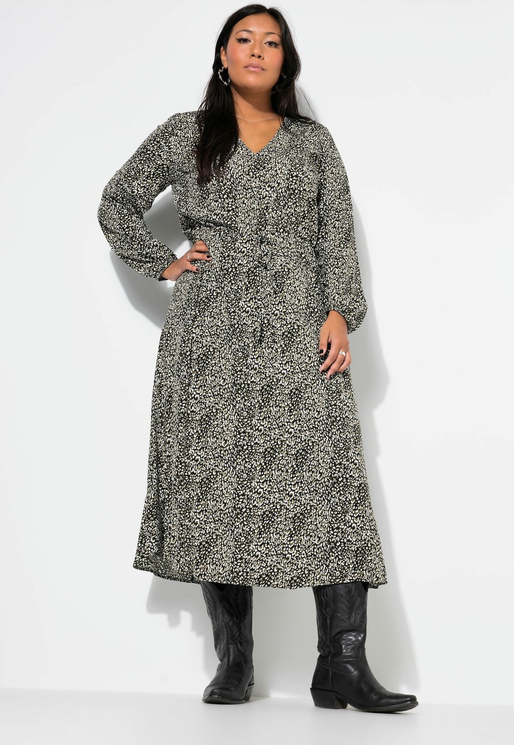 Повседневное платье A-LINE LEO Studio Untold, черный
Повседневное платье A-LINE LEO Studio Untold, черный