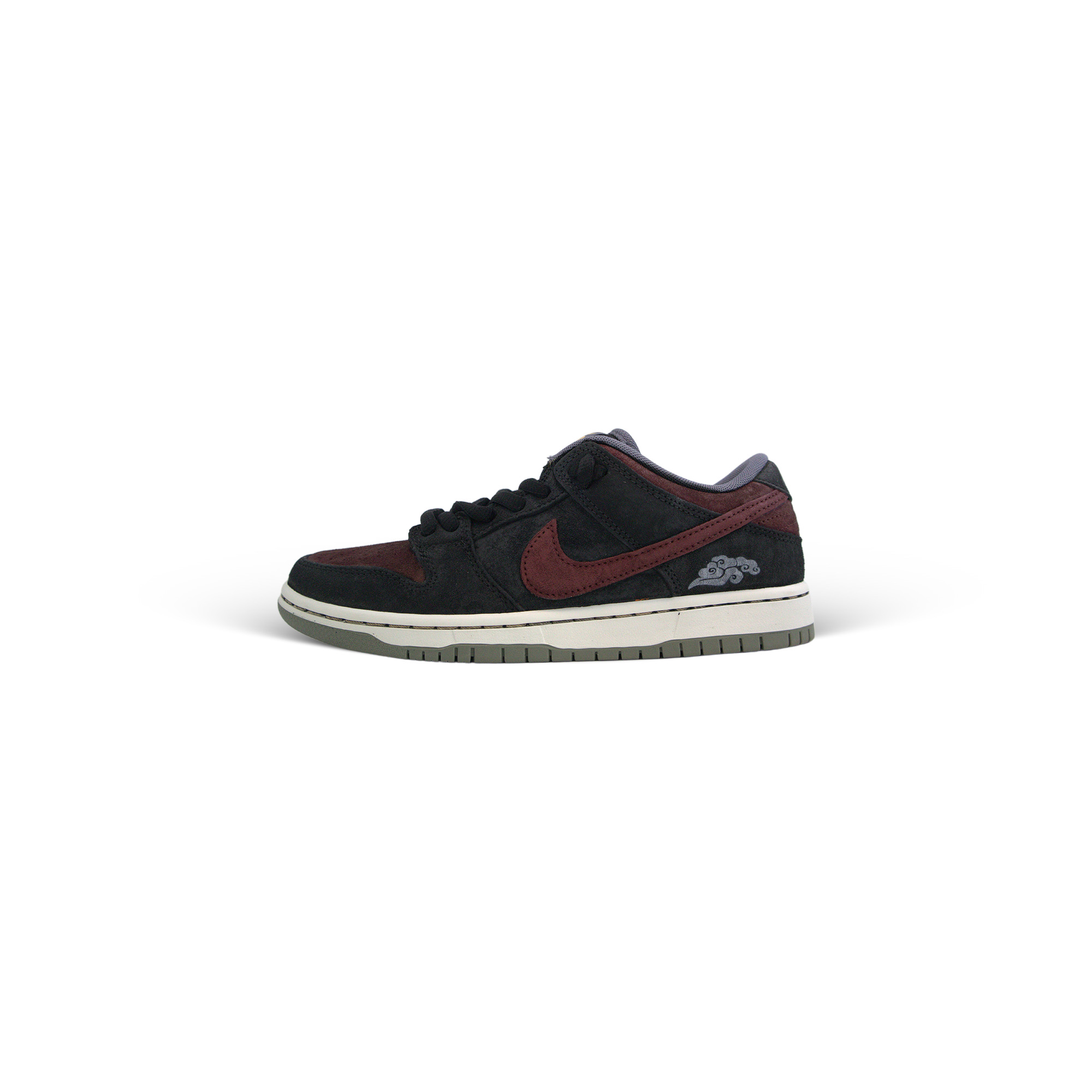 Nike Кроссовки для скейтбординга Dunk SB Returning Clouds Suede Abrasion Resistant низкие унисекс Black Red
Nike Кроссовки для скейтбординга Dunk SB Returning Clouds Suede Abrasion Resistant низкие унисекс Black Red