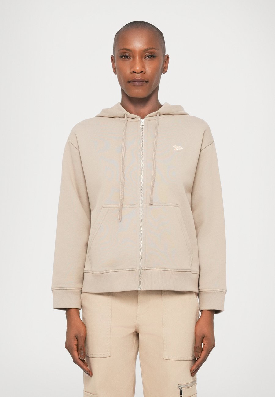 Толстовка Maison Kitsuné BABY FOX ZIPPED HOODIE, Feather Beige/Beige
Толстовка Maison Kitsuné BABY FOX ZIPPED HOODIE, Feather Beige/Beige