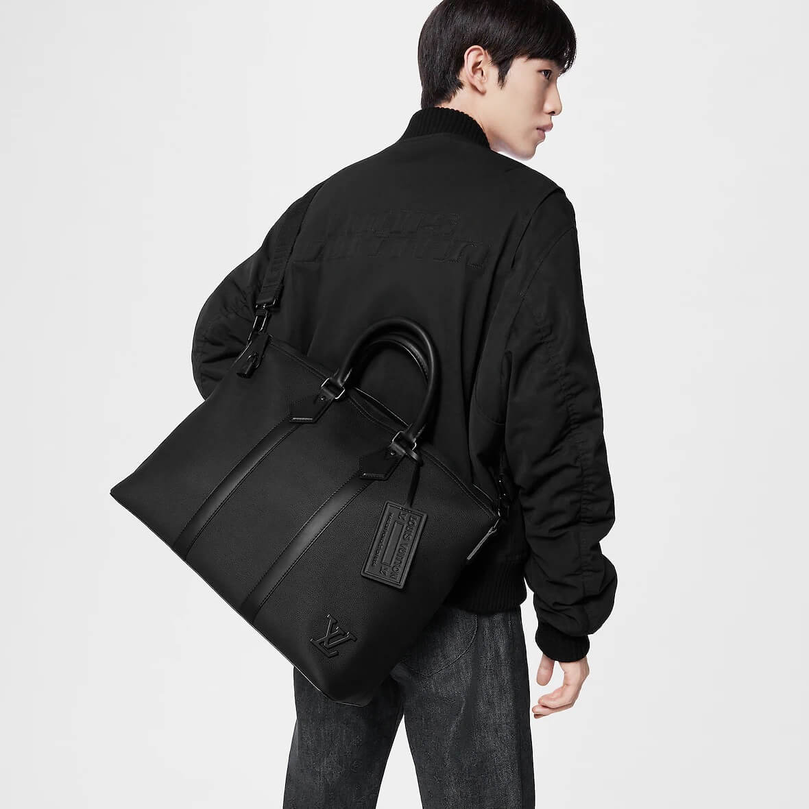 Сумка-тоут Louis Vuitton Lock It, черный
Сумка-тоут Louis Vuitton Lock It, черный
