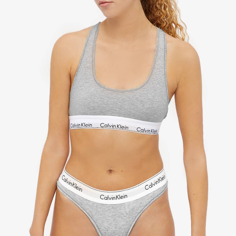 Бюстгальтер-топ Calvin Klein Modern Cotton в спортивном стиле
Бюстгальтер-топ Calvin Klein Modern Cotton в спортивном стиле