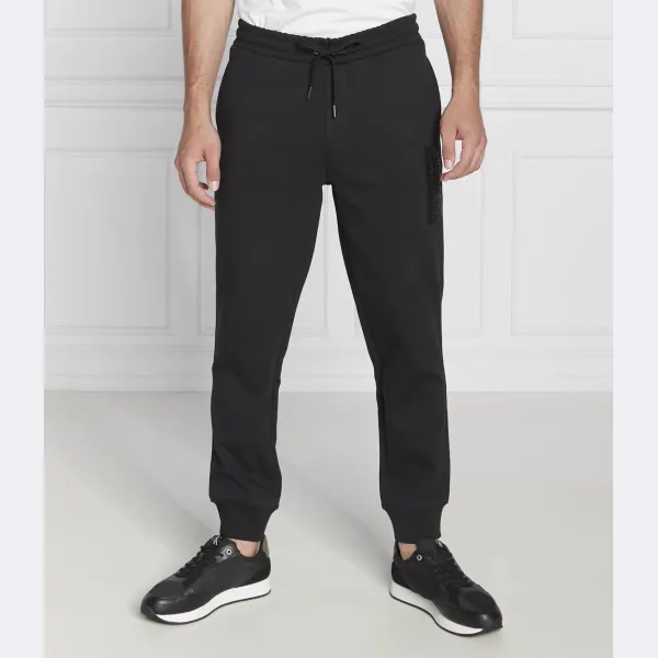 Спортивные брюки стандартного кроя Armani Exchange, черный
Спортивные брюки стандартного кроя Armani Exchange, черный