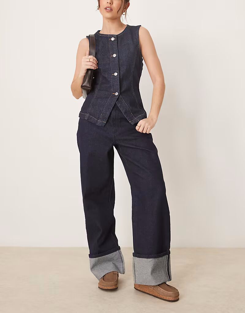 Джинсы прямого кроя с отворотами Neon Rose цвета индиго
Джинсы прямого кроя с отворотами Neon Rose цвета индиго