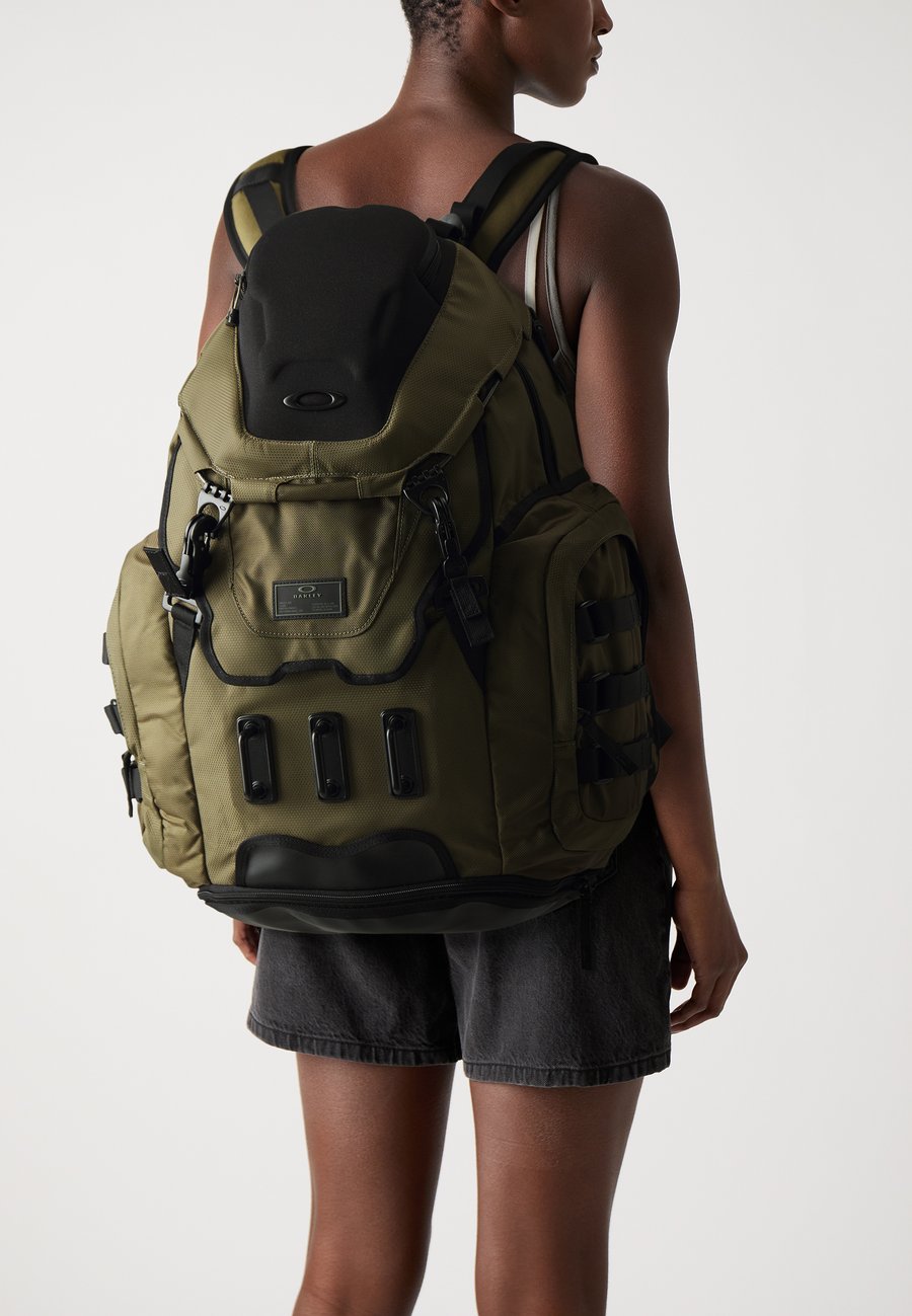 Рюкзак Oakley KITCHEN SINK UNISEX, Army Green/Olive
Рюкзак Oakley KITCHEN SINK UNISEX, Army Green/Olive