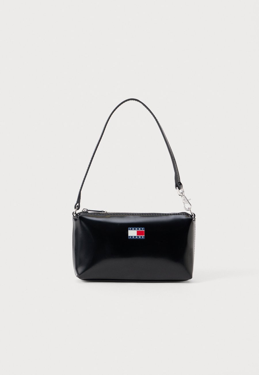 Кошелек Tommy Jeans MUST HANG WALLET, Black
Кошелек Tommy Jeans MUST HANG WALLET, Black