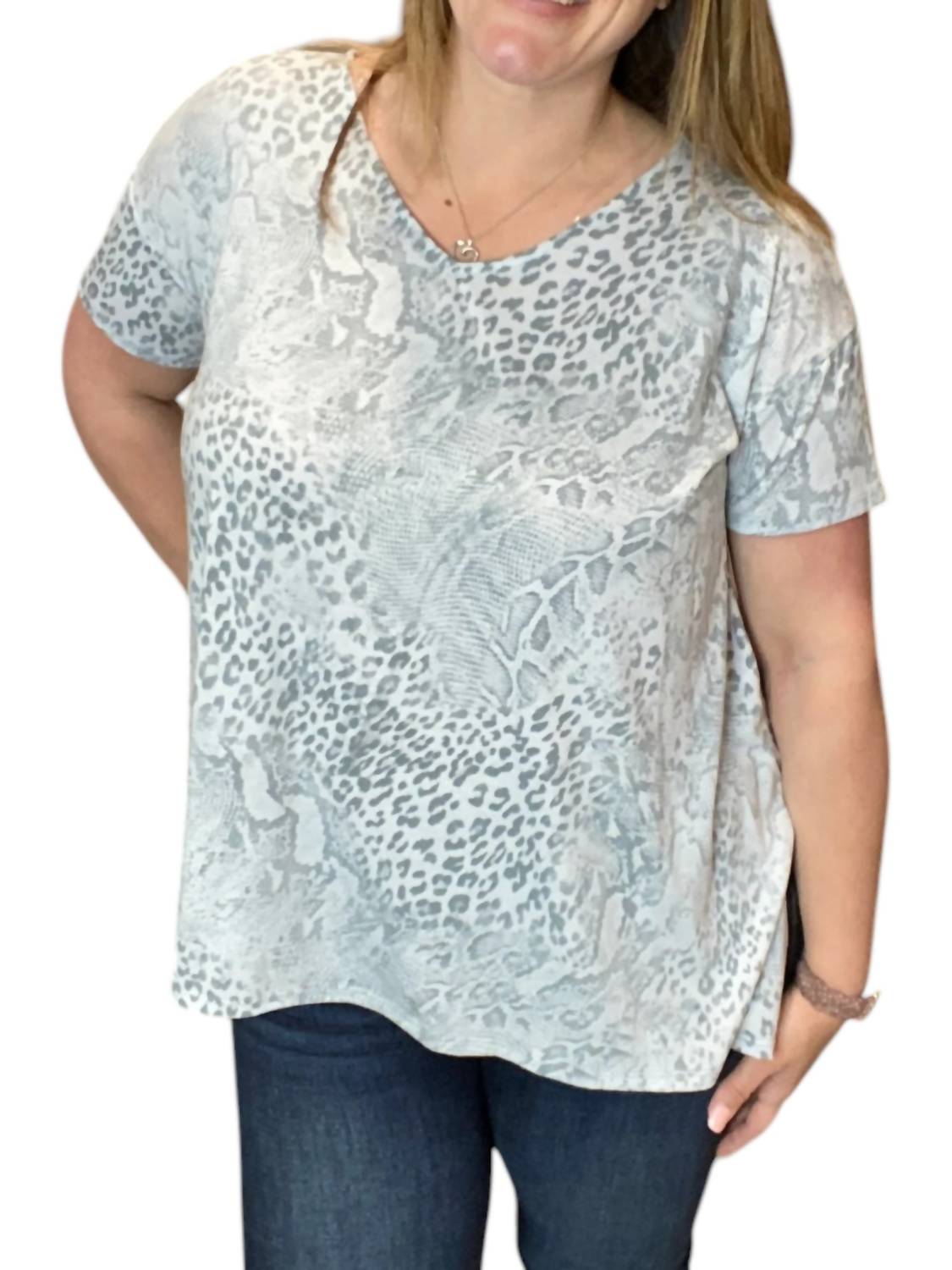 Футболка с леопардовым принтом и принтом «Акула» серого цвета honeyme
Футболка с леопардовым принтом и принтом «Акула» серого цвета honeyme