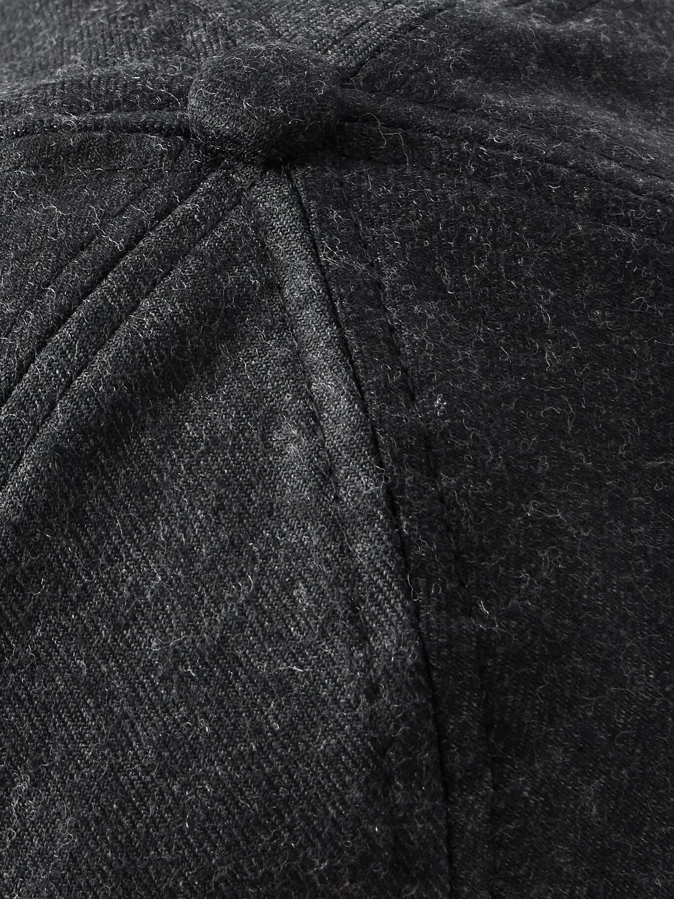 Бейсболка из хлопчатобумажной саржи с кожаной отделкой MR P., серый
Бейсболка из хлопчатобумажной саржи с кожаной отделкой MR P., серый