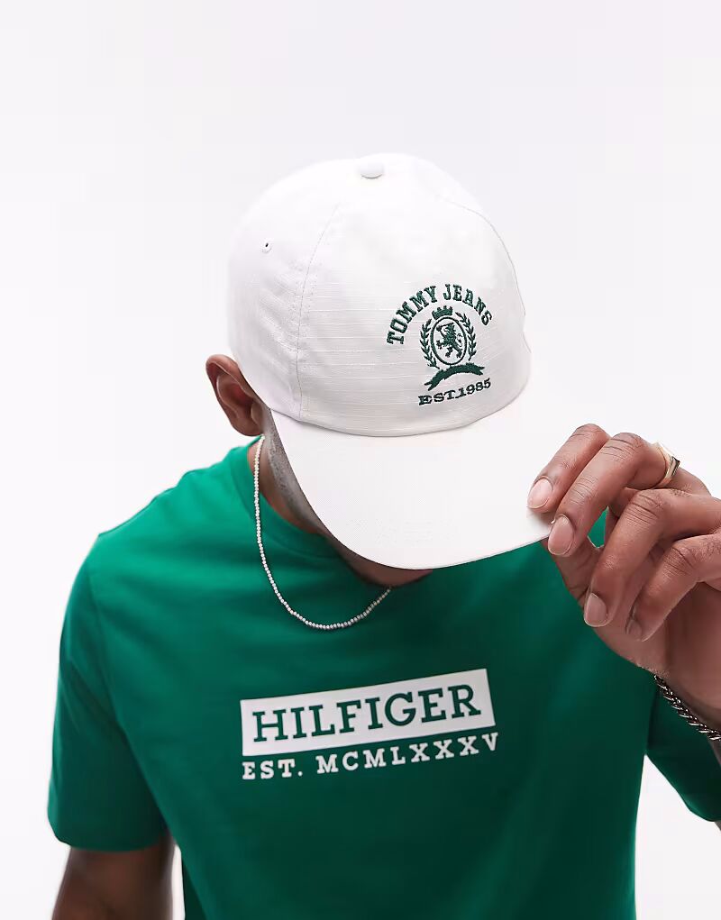 Кепка Tommy Jeans Crest с графическим логотипом белого цвета
Кепка Tommy Jeans Crest с графическим логотипом белого цвета