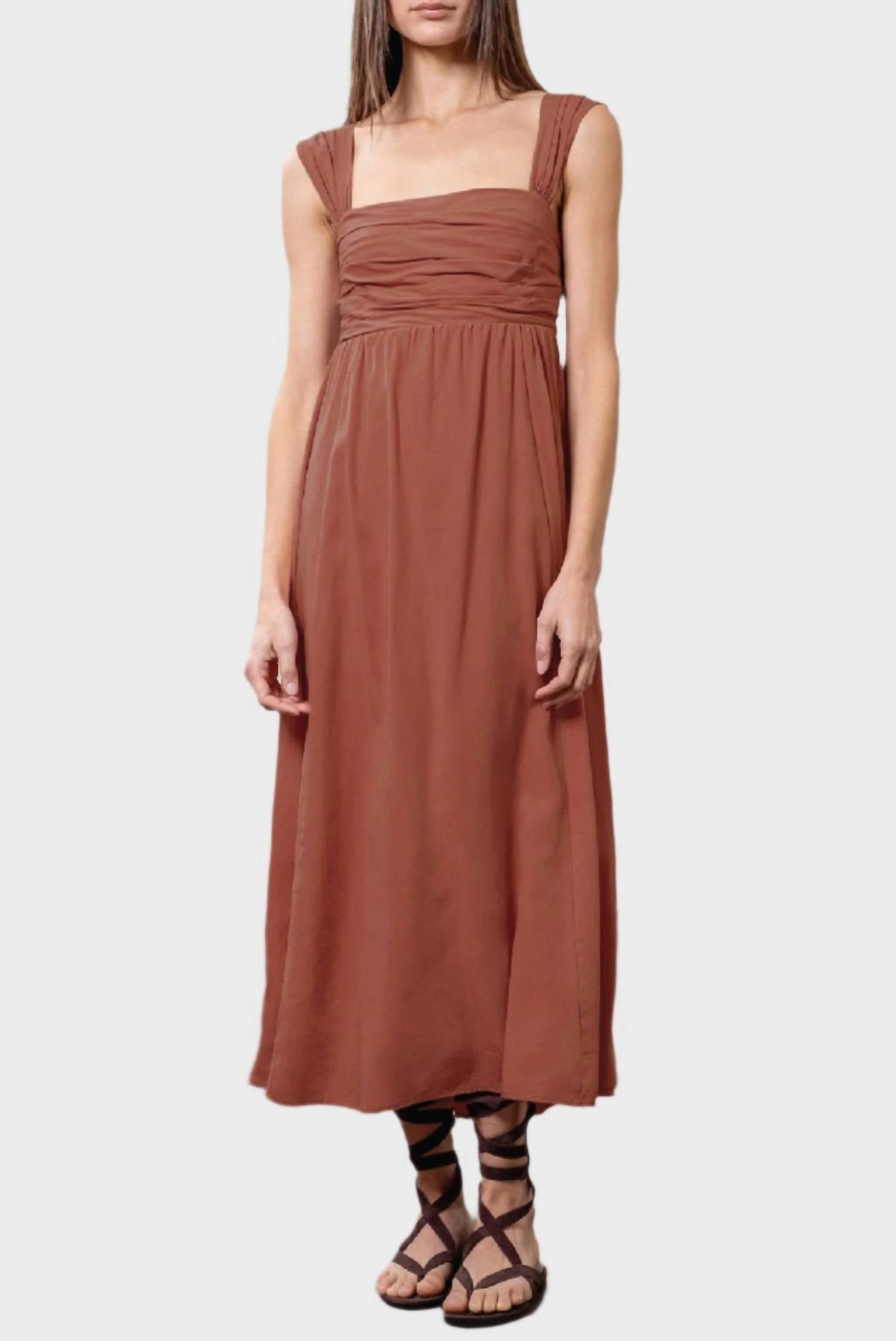 MOON RIVER Платье миди с защипами и бантом, пыльно-розового цвета
MOON RIVER Платье миди с защипами и бантом, пыльно-розового цвета