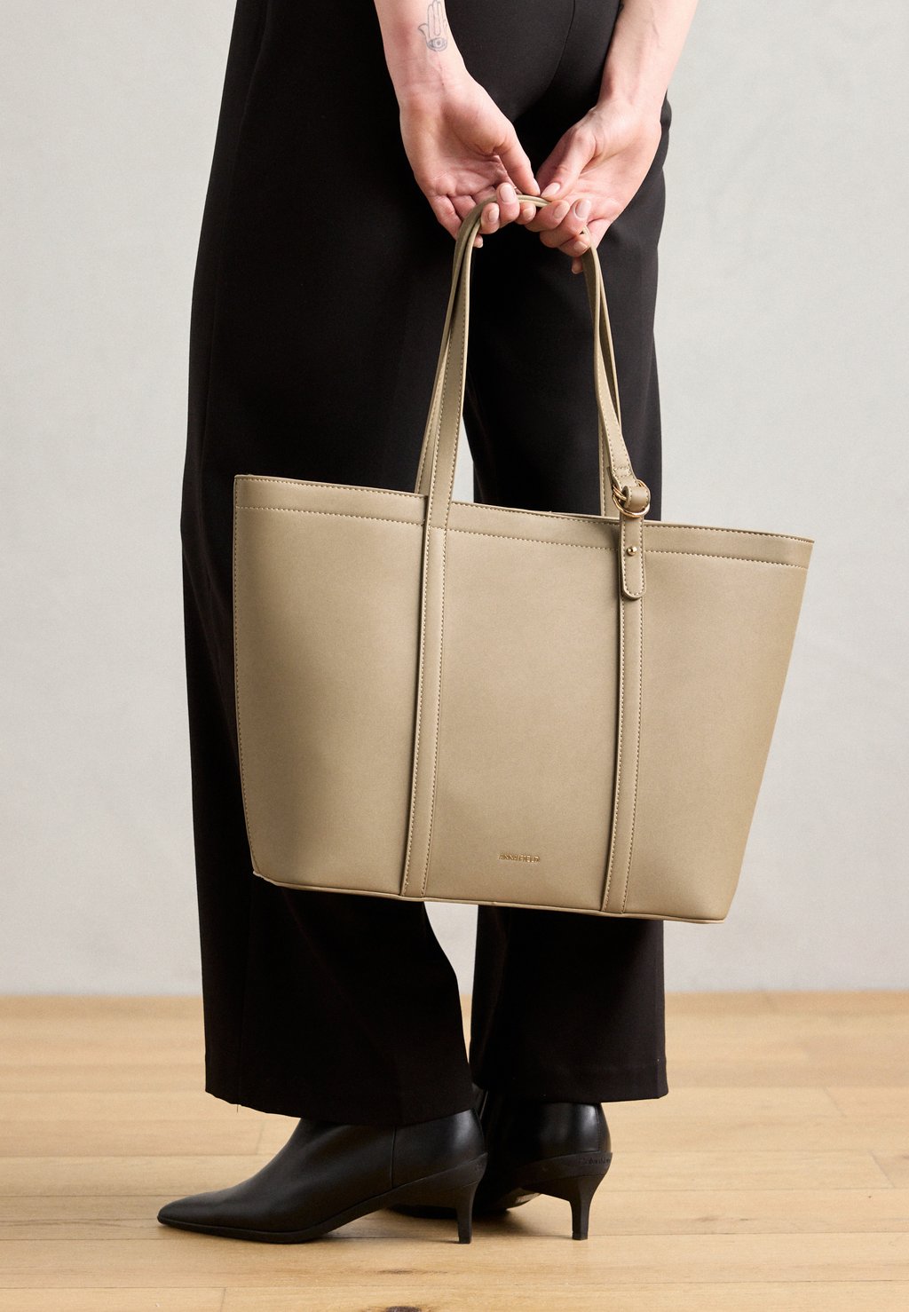 Сумка-тоут Anna Field, серо-коричневый
Сумка-тоут Anna Field, серо-коричневый