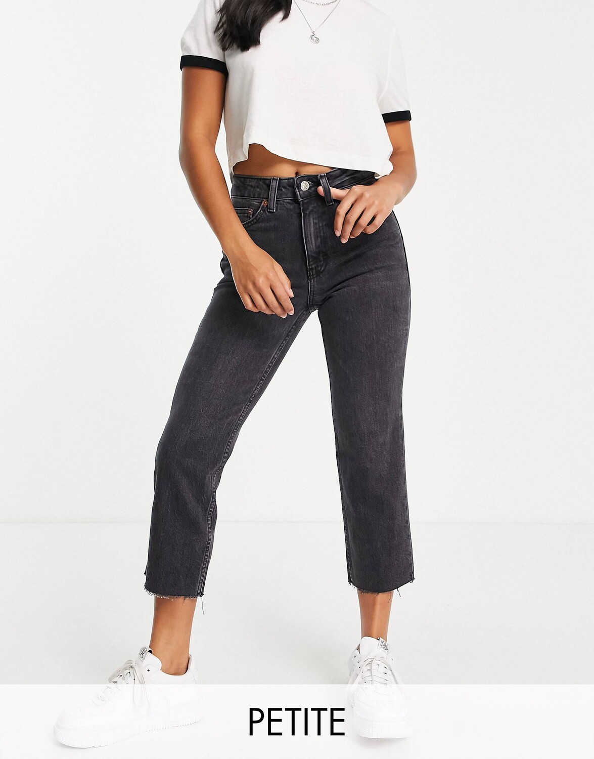 Черные джинсы прямого кроя с необработанным краем Topshop Petite
Черные джинсы прямого кроя с необработанным краем Topshop Petite