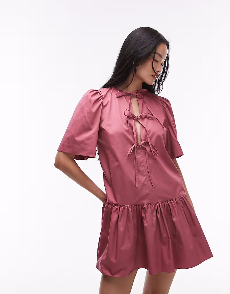 Мини-платье & Other Stories с заниженной талией и завязкой спереди, малинового цвета
Мини-платье & Other Stories с заниженной талией и завязкой спереди, малинового цвета