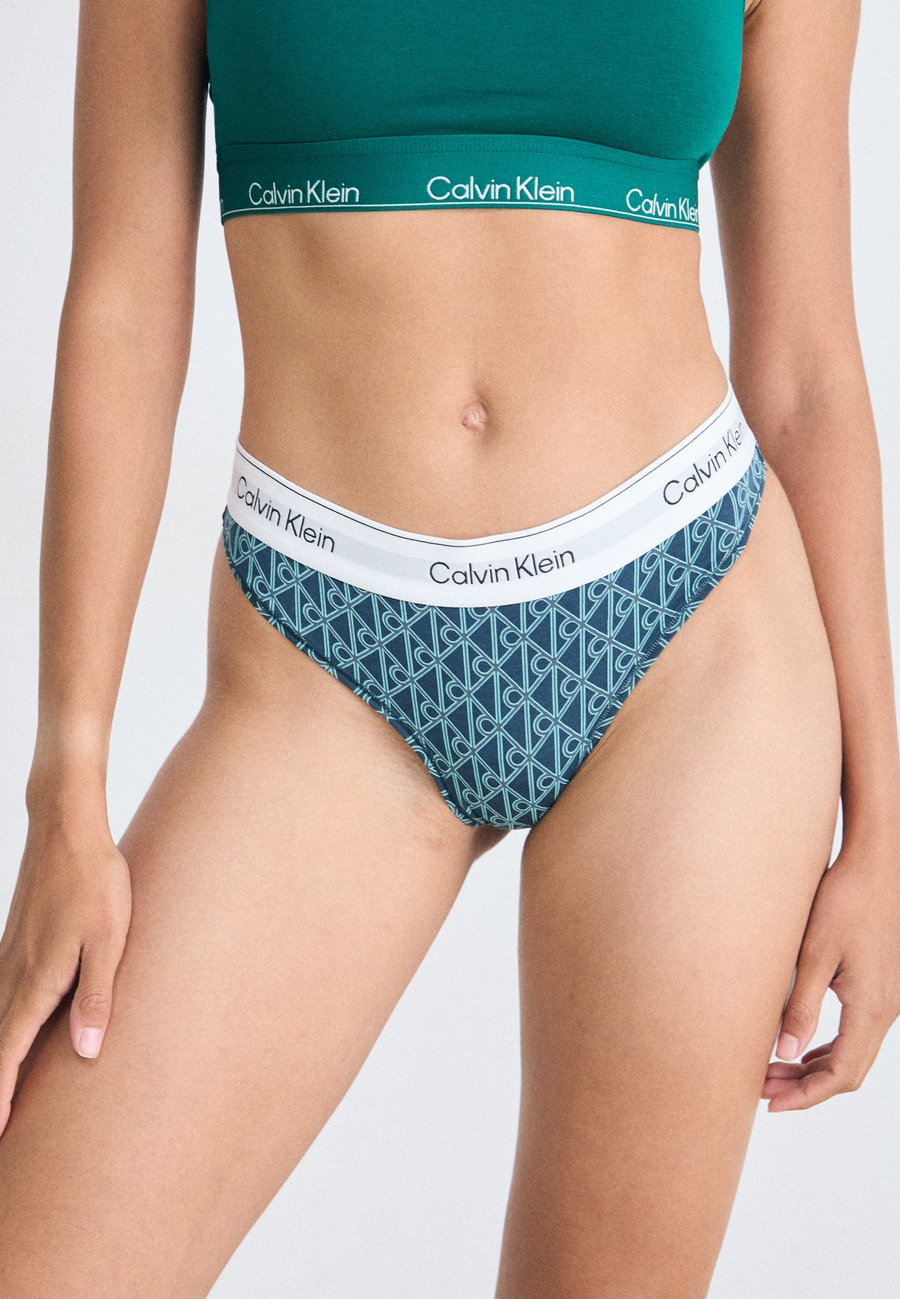 Трусы Calvin Klein Underwear THONG ICON COTTON MODAL, Dark Blue/Multi-Coloured
Трусы Calvin Klein Underwear THONG ICON COTTON MODAL, Dark Blue/Multi-Coloured