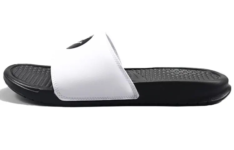 Мужские шлепанцы Nike
Мужские шлепанцы Nike