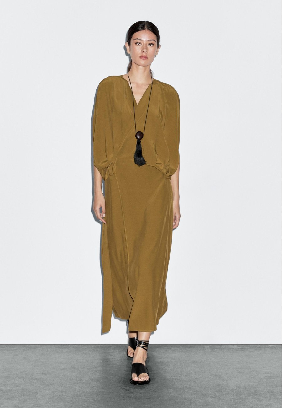 Платье Massimo Dutti LONG CROSSOVER WRAP WITH BUCKLE, Olive
Платье Massimo Dutti LONG CROSSOVER WRAP WITH BUCKLE, Olive