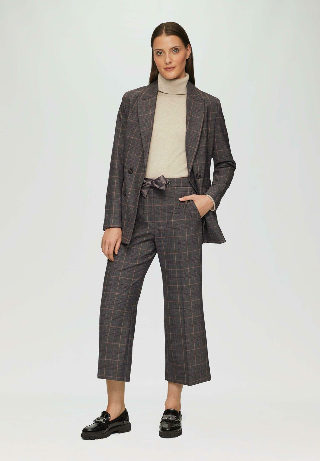 Брюки s.Oliver BLACK LABEL, темно-синий
Брюки s.Oliver BLACK LABEL, темно-синий