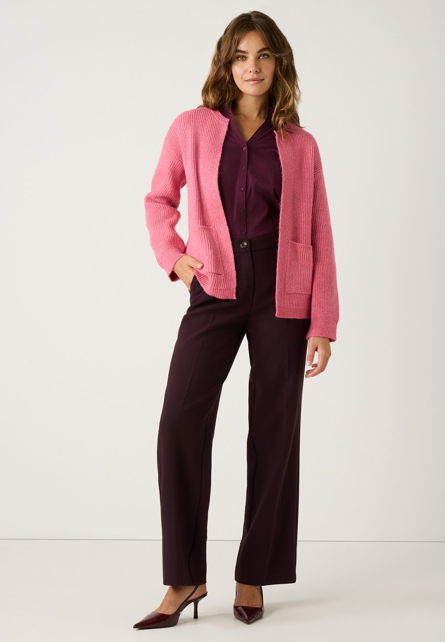 Кардиган More & More WEICHE LANGARM, Berry Rose/Pink
Кардиган More & More WEICHE LANGARM, Berry Rose/Pink