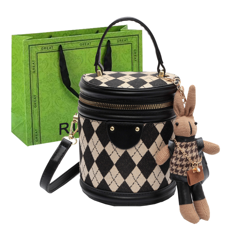 RUIPAI Женская кожаная сумка через плечо, Black White Square+Pendant, Черный, RUIPAI Женская кожаная сумка через плечо, Black White Square+Pendant
RUIPAI Женская кожаная сумка через плечо, Black White Square+Pendant, Черный, RUIPAI Женская кожаная сумка через плечо, Black White Square+Pendant