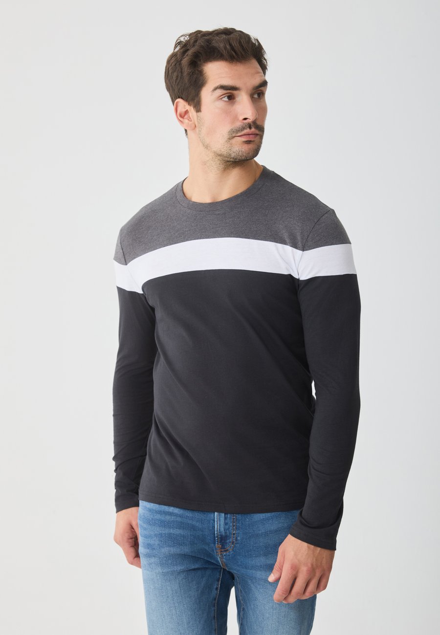 Топ Pier One LONG SLEEVED COLOUR BLOCK TOP, Black/White/Black
Топ Pier One LONG SLEEVED COLOUR BLOCK TOP, Black/White/Black