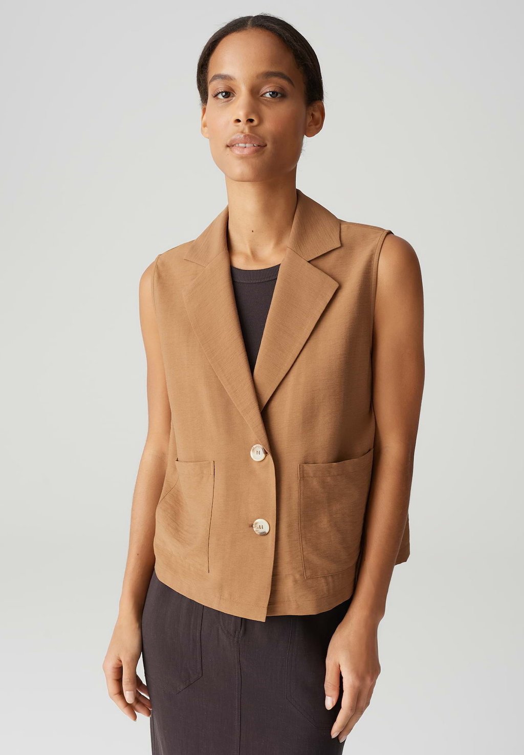 Жилет BOXY RELAXED FIT OPUS, коричневый
Жилет BOXY RELAXED FIT OPUS, коричневый