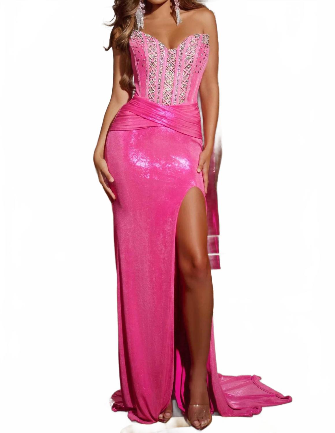 Платье с расшитым бисером лифом в ярко-розовом цвете JOVANI
Платье с расшитым бисером лифом в ярко-розовом цвете JOVANI
