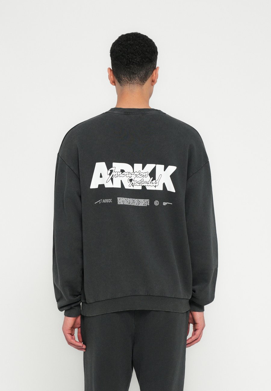 Толстовка ARKK Copenhagen BOXY CREW UNISEX, Black
Толстовка ARKK Copenhagen BOXY CREW UNISEX, Black