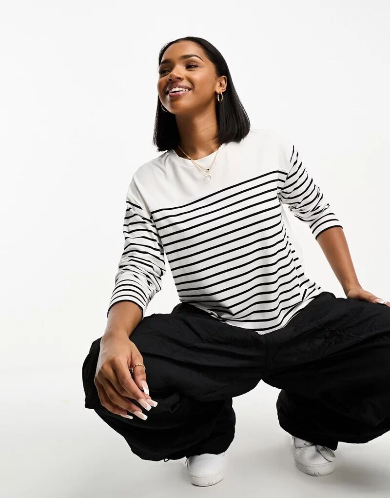 Бело-черный полосатый топ JDY
Бело-черный полосатый топ JDY