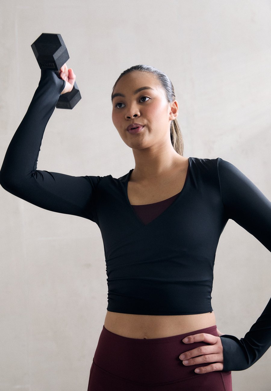 Топ ICANIWILL NIMBLE WRAP LONG SLEEVE, Black
Топ ICANIWILL NIMBLE WRAP LONG SLEEVE, Black