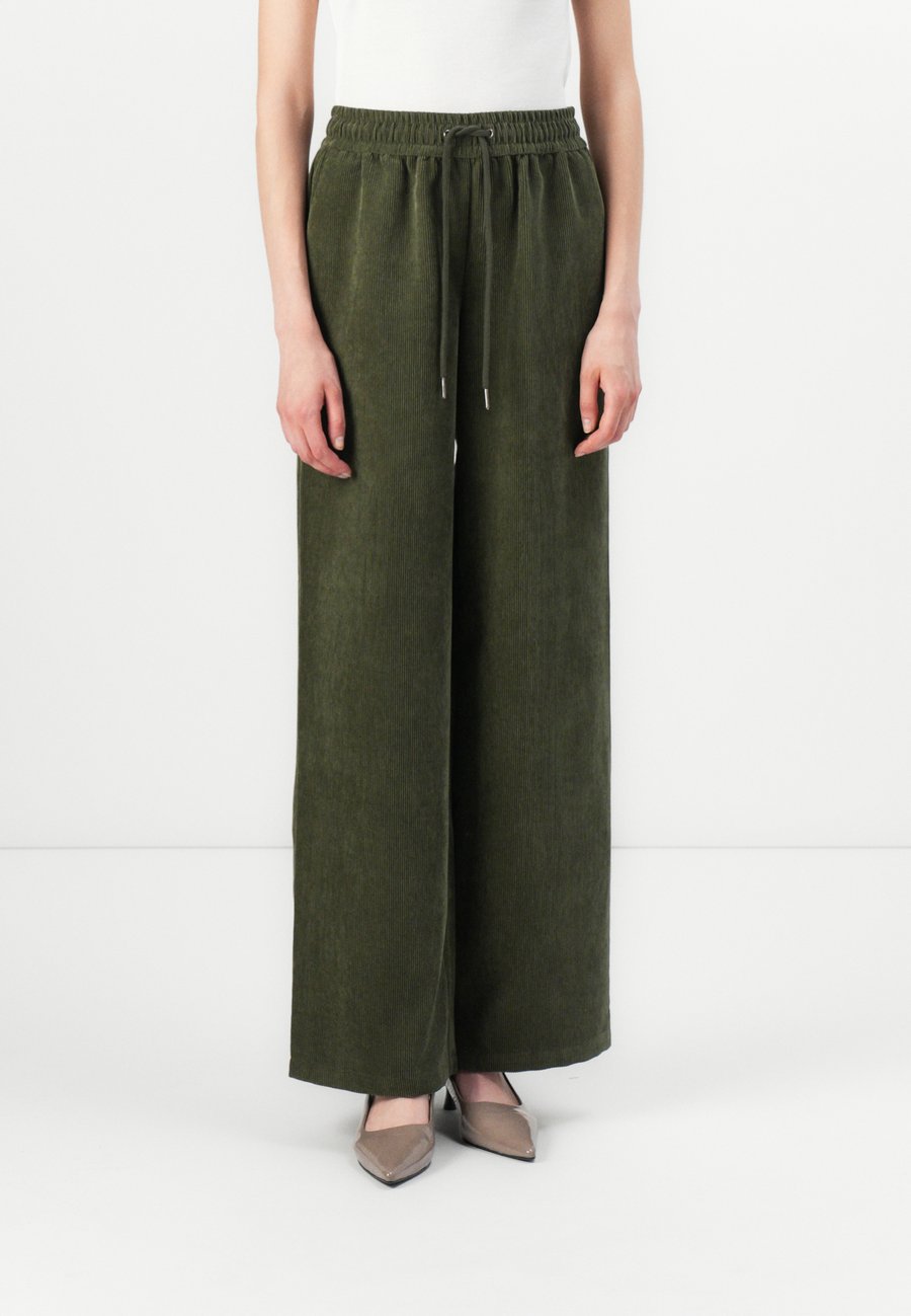Брюки JDY JDYULLA OHIO PANT, Forest Night/Dark Green
Брюки JDY JDYULLA OHIO PANT, Forest Night/Dark Green