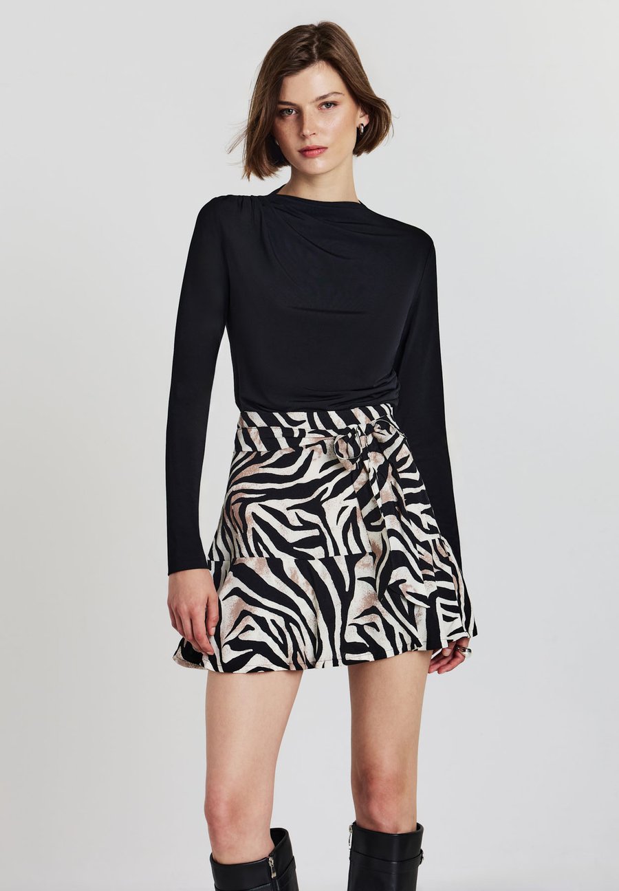 Юбка Calliope FANTASIA ZEBRAT, Var Ultrablack/Black
Юбка Calliope FANTASIA ZEBRAT, Var Ultrablack/Black