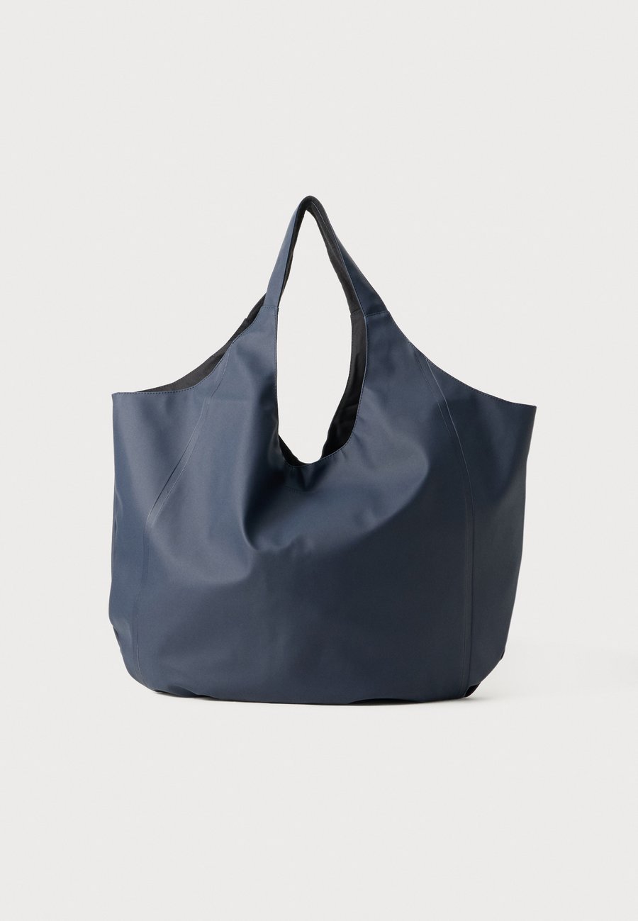 Сумка-шоппер Stutterheim SVEA BAG, Navy/Dark Blue
Сумка-шоппер Stutterheim SVEA BAG, Navy/Dark Blue