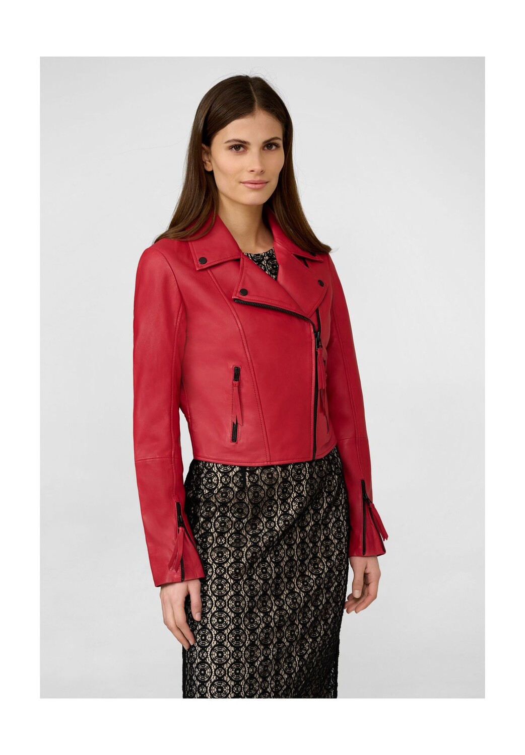 Женская кожаная куртка Алина, короткая косуха с воротником с лацканами и косой молнией спереди RICANO, красный
Женская кожаная куртка Алина, короткая косуха с воротником с лацканами и косой молнией спереди RICANO, красный
