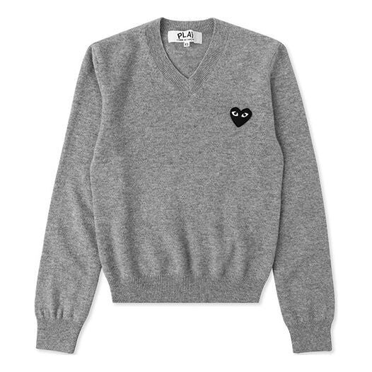 Свитер v-neck pullover black heart 'grey' Comme Des Garcons Play, серый 
Свитер v-neck pullover black heart 'grey' Comme Des Garcons Play, серый
