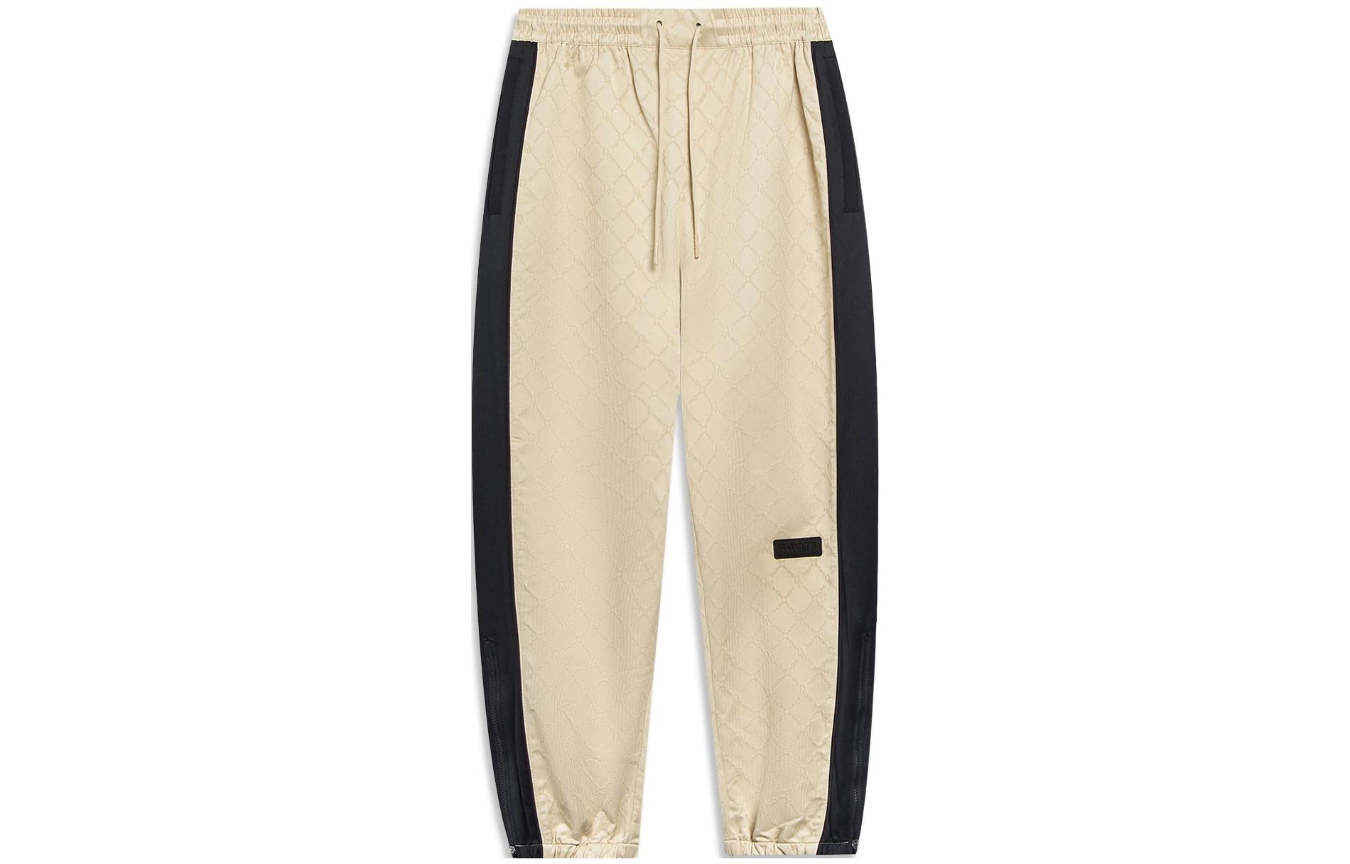 Повседневные брюки мужские светло-молочного умбра жаккард с принтом по всей поверхности черная подкладка
Повседневные брюки мужские светло-молочного умбра жаккард с принтом по всей поверхности черная подкладка