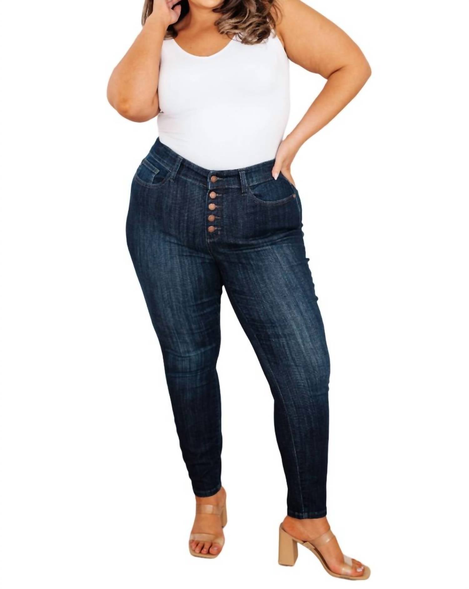 Джинсы-скинни из смолы с высокой талией, отшлифованные вручную, цвета индиго Judy Blue
Джинсы-скинни из смолы с высокой талией, отшлифованные вручную, цвета индиго Judy Blue