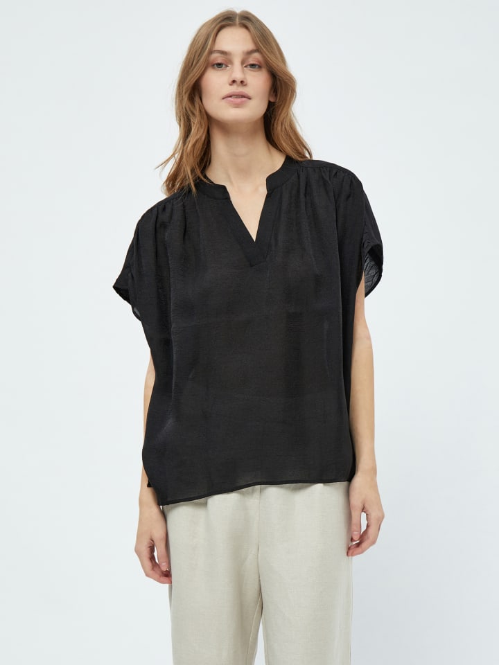 Блузка черного цвета minus
Блузка черного цвета minus