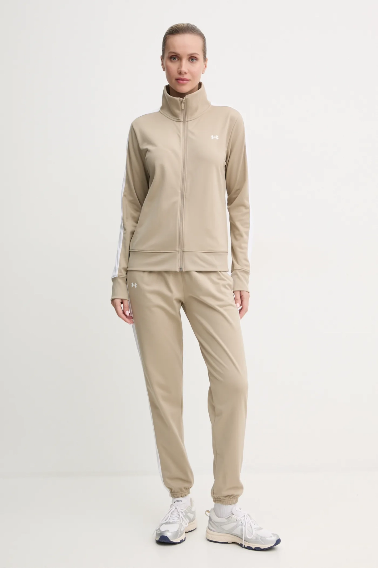 Спортивный костюм из трикотажа Under Armour, бежевый
Спортивный костюм из трикотажа Under Armour, бежевый
