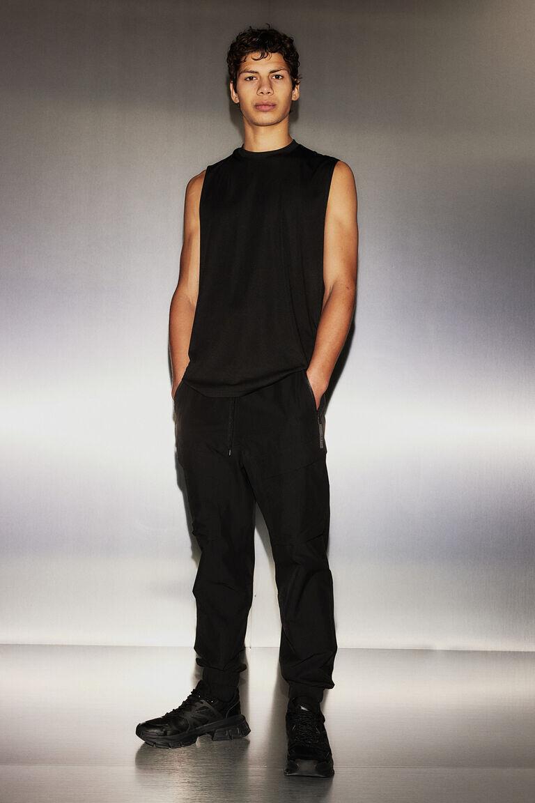 Спортивные брюки-карго H&M, черный
Спортивные брюки-карго H&M, черный