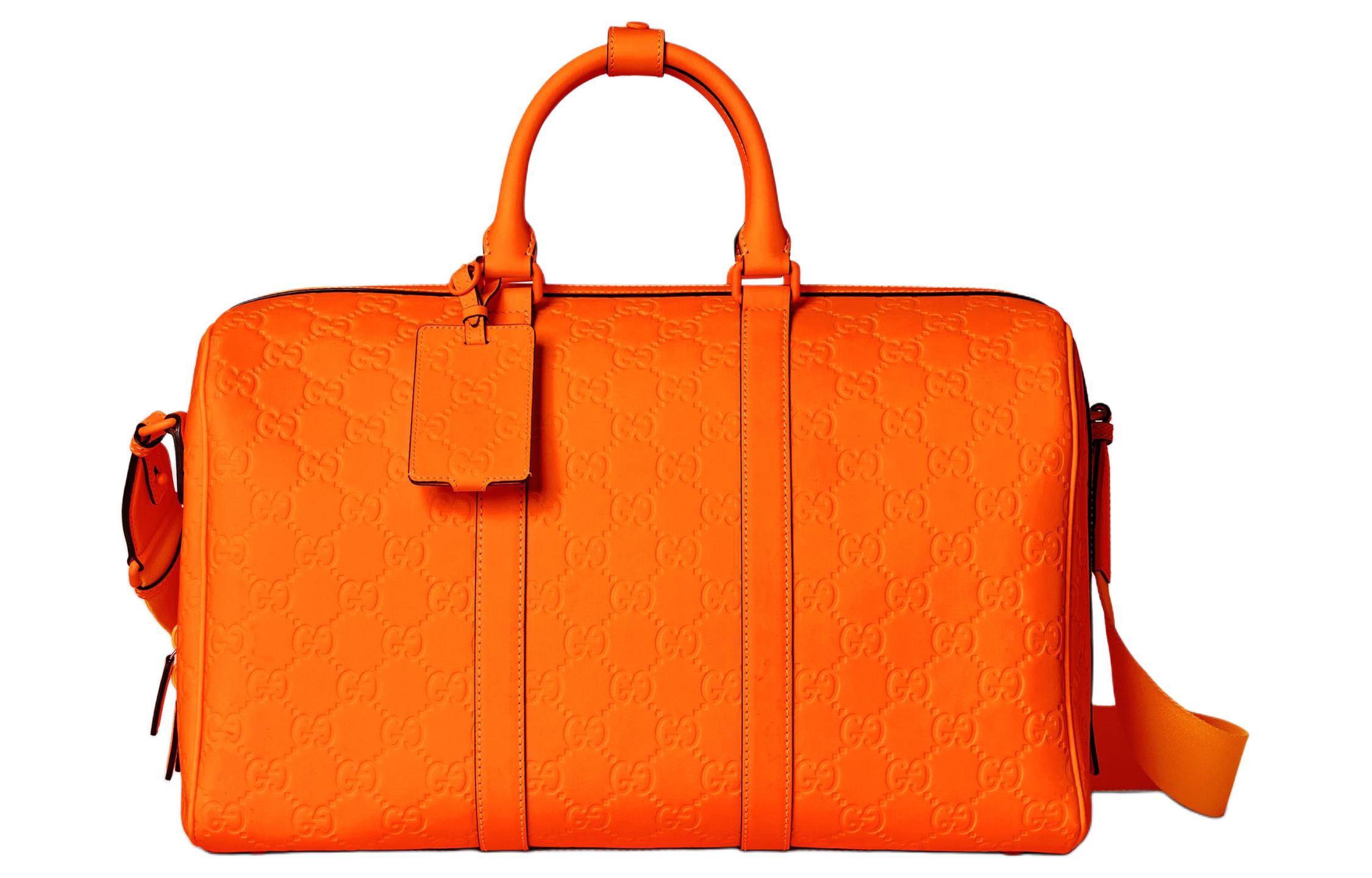 Кожаная дорожная сумка с резиновым эффектом для мужчин GUCCI
Кожаная дорожная сумка с резиновым эффектом для мужчин GUCCI