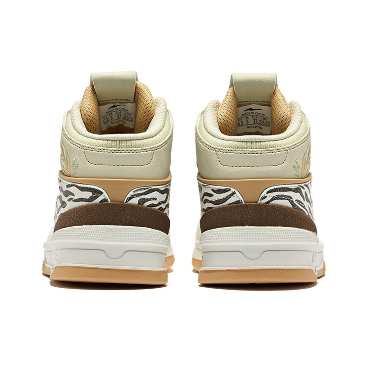 Кеды, скейтборд обувь женская высокая микрокристаллическая белый/дымчатая серо-зеленый Erke
Кеды, скейтборд обувь женская высокая микрокристаллическая белый/дымчатая серо-зеленый Erke